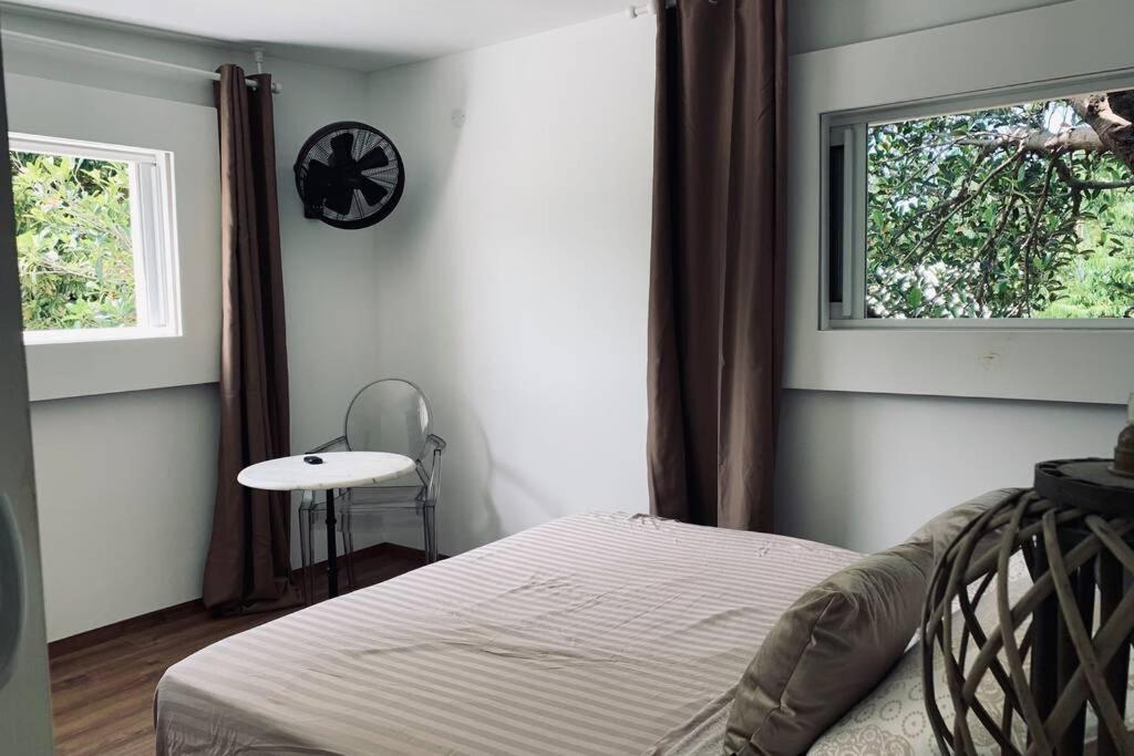 La Caze Amoremieve Pour Un Sejour Cozy A St Pierre 생피에르 외부 사진