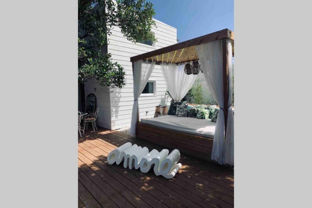 La Caze Amoremieve Pour Un Sejour Cozy A St Pierre 생피에르 외부 사진